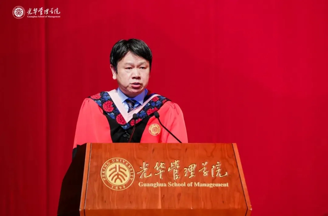 拒绝“叙事陷阱”丨北大pg电子模拟器院长刘俏2024年结业致辞