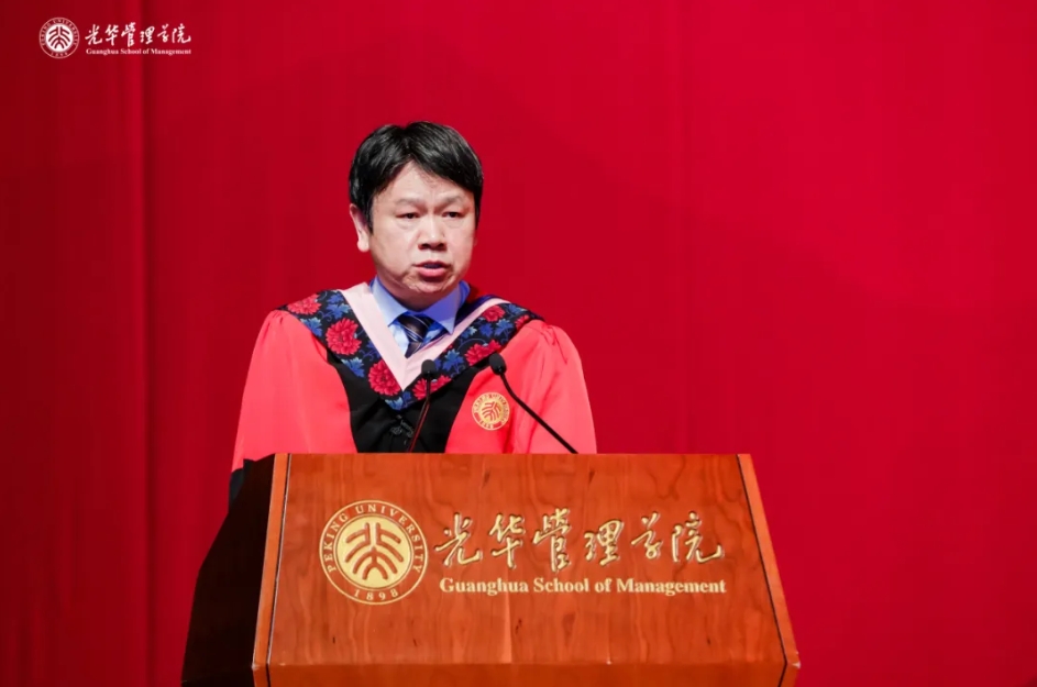 拒绝“叙事陷阱”丨北大pg电子模拟器院长刘俏2024年结业致辞
